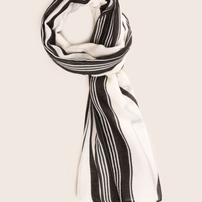 Armani Exchange foulard con scritta nera
