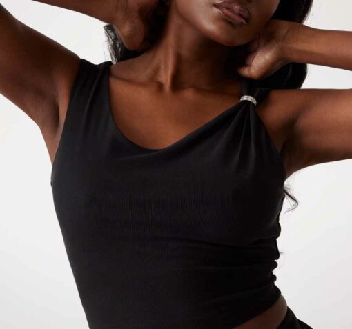 GUESS TOP NERO CORTO CON DETTAGLIO GIOIELLO-2
