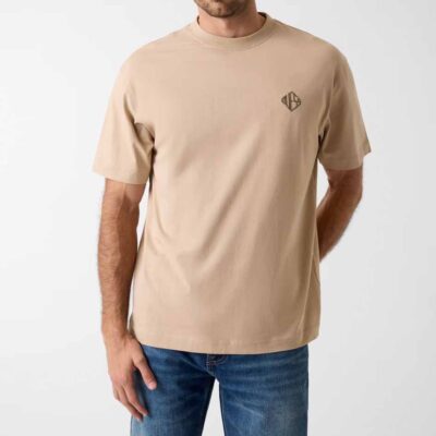 Maglietta beige uomo GUESS vestibilità oversize con piccolo logo a contrasto
