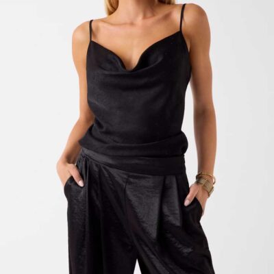 GUESS canotta nera con spalline in satin impreziosita di strass